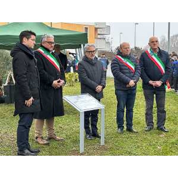 A sinistra Markus Maurmair (Fratelli d'Italia) durante la cerimonia del Giorno del Ricordo a Spilimbergo. - A sinistra Markus Maurmair (Fratelli d'Italia) durante la cerimonia del Giorno del Ricordo a Spilimbergo.