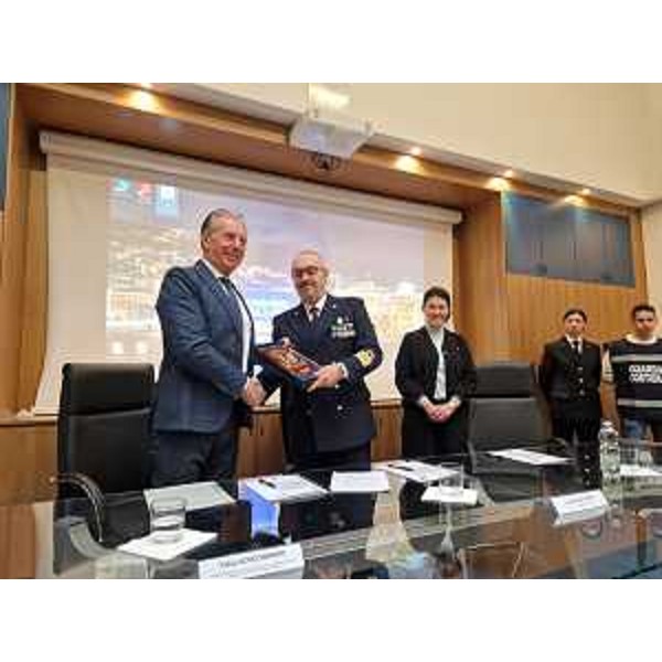 L'assessore Scoccimarro con il comandante Luciano Del Prete. - L'assessore Scoccimarro con il comandante Luciano Del Prete. 