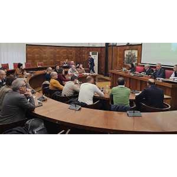 Il tavolo di crisi sulla Flex organizzato a Roma dal Mimit, alla presenza del ministro Adolfo Urso e degli assessori alle Attività produttive Sergio Emidio Bini e al Lavoro Alessia Rosolen. - Il tavolo di crisi sulla Flex organizzato a Roma dal Mimit, alla presenza del ministro Adolfo Urso e degli assessori alle Attività produttive Sergio Emidio Bini e al Lavoro Alessia Rosolen.