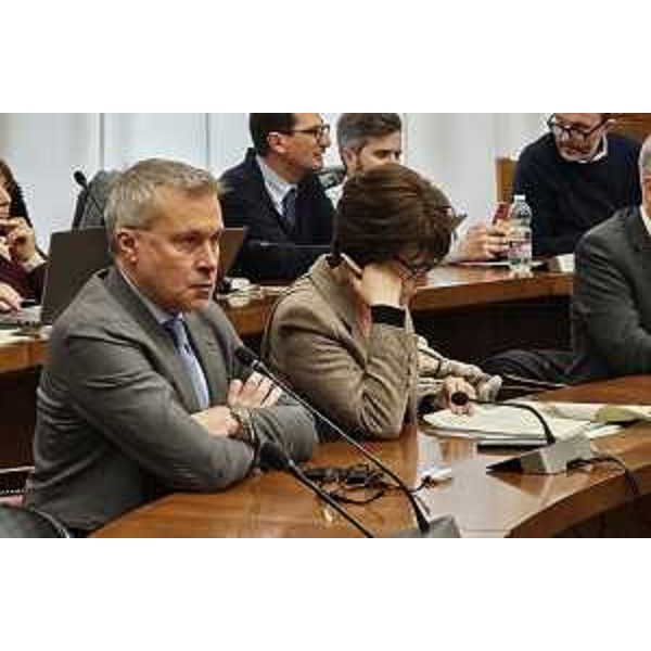 Il tavolo di crisi sulla Flex organizzato a Roma dal Mimit, alla presenza del ministro Adolfo Urso e degli assessori alle Attività produttive Sergio Emidio Bini e al Lavoro Alessia Rosolen. - Il tavolo di crisi sulla Flex organizzato a Roma dal Mimit, alla presenza del ministro Adolfo Urso e degli assessori alle Attività produttive Sergio Emidio Bini e al Lavoro Alessia Rosolen.