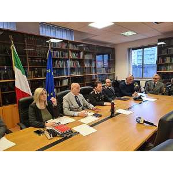 L'assessore regionale alle Infrastrutture e territorio Cristina Amirante all'incontro in Prefettura a Pordenone - L'assessore regionale alle Infrastrutture e territorio Cristina Amirante all'incontro in Prefettura a Pordenone