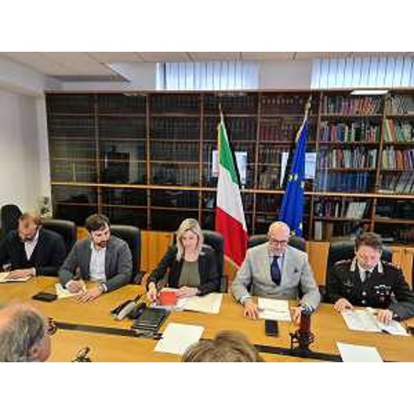 L'assessore regionale Cristina Amirante all'incontro sulla viabilità in Val Colvera convocato in Prefettura a Pordenone - L'assessore regionale Cristina Amirante all'incontro sulla viabilità in Val Colvera convocato in Prefettura a Pordenone