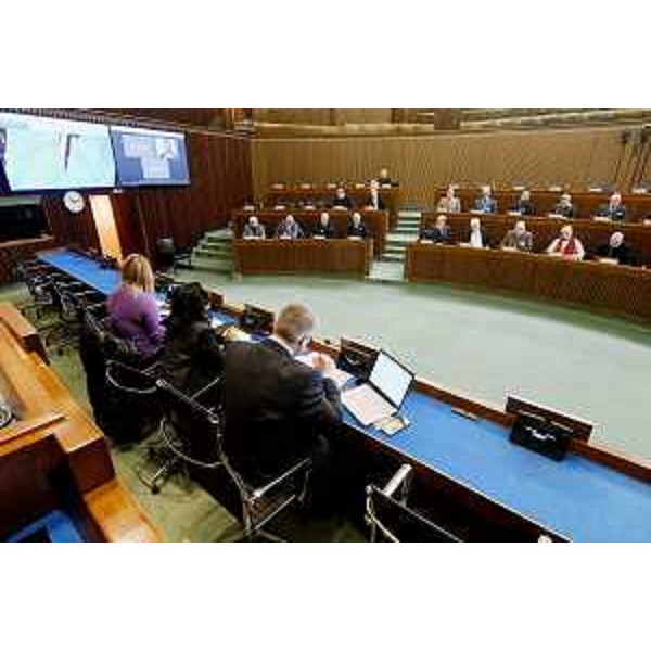 Un momento dei lavori della V Commissione - Un momento dei lavori della V Commissione