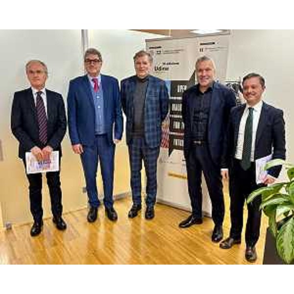 L'assessore Sergio Emidio Bini (il secondo dalla destra) - L'assessore Sergio Emidio Bini (il secondo dalla destra)