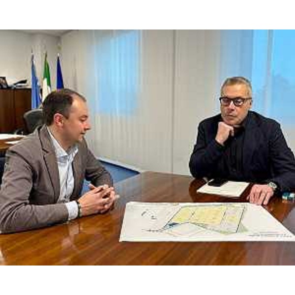 L'assessore Sergio Emidio Bini (a destra) con il sindaco di Pravisdomini Davide Andretta - L'assessore Sergio Emidio Bini (a destra) con il sindaco di Pravisdomini Davide Andretta