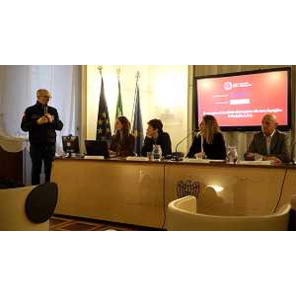 L'assessore Riccardi nel corso del suo intervento - L'assessore Riccardi nel corso del suo intervento