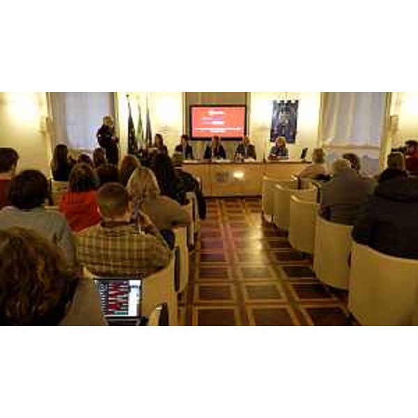 L'assessore Riccardi nel corso del suo intervento - L'assessore Riccardi nel corso del suo intervento