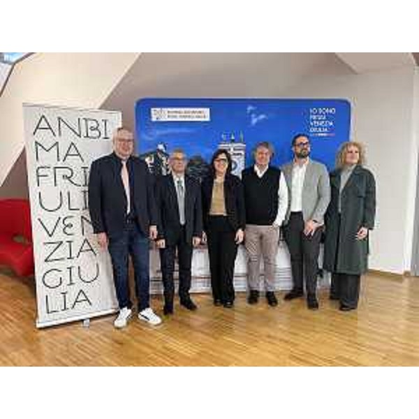 Da sx Mauro Bordin (presidente Cr Fvg), Pasquale Moro (presidente Anbima Fvg), Erica Paravan (commissione artistica Anbima Fvg), il maestro Marco Somadossi, Marco Luchin (vicepresidente Anbima Fvg) e Francesca Lupieri (presidente coro J.C. Plasencis) - Da sx Mauro Bordin (presidente Cr Fvg), Pasquale Moro (presidente Anbima Fvg), Erica Paravan (commissione artistica Anbima Fvg), il maestro Marco Somadossi, Marco Luchin (vicepresidente Anbima Fvg) e Francesca Lupieri (presidente coro J.C. Plasencis)