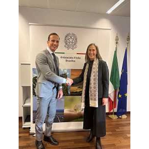 Il governatore Fedriga con l'ambasciatore Federica Favi - Il governatore Fedriga con l'ambasciatore Federica Favi