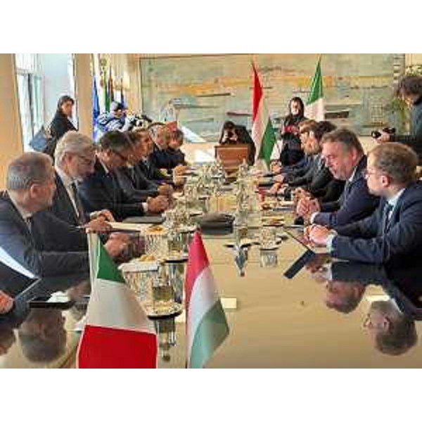 Un momento dell'incontro istituzionale nella sede dell'Autorità portuale di Trieste - Un momento dell'incontro istituzionale nella sede dell'Autorità portuale di Trieste