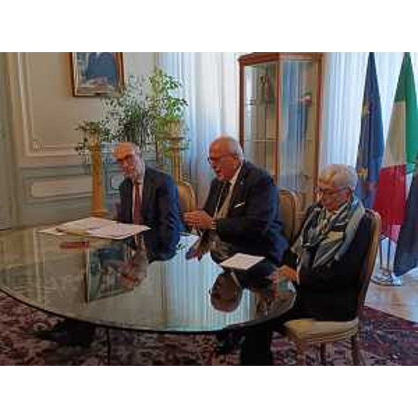 L'assessore regionale alla Salute Riccardo Riccardi assieme al sindaco di Gorizia Rodolfo Ziberna e all'assessore comunale alle Politiche sociali, della famiglia, della disabilità, dell'assistenza e sanitarie Silvana Romano. - L'assessore regionale alla Salute Riccardo Riccardi assieme al sindaco di Gorizia Rodolfo Ziberna e all'assessore comunale alle Politiche sociali, della famiglia, della disabilità, dell'assistenza e sanitarie Silvana Romano.