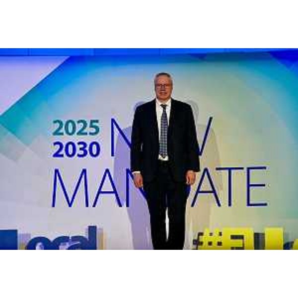 Il presidente del Cr Fvg, Mauro Bordin, prima della sessione inaugurale del Comitato europeo delle Regioni - Il presidente del Cr Fvg, Mauro Bordin, prima della sessione inaugurale del Comitato europeo delle Regioni