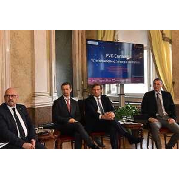 In primo piano lassessore ai Sistemi informativi Sebastiano Callari. - In primo piano lassessore ai Sistemi informativi Sebastiano Callari.