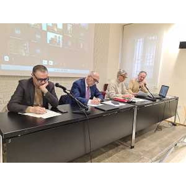 L'assessore regionale alla Salute, Riccardo Riccardi, al centro, assiste alla Conferenza dei sindaci del Friuli occidentale sul Piano Asfo 2025 - L'assessore regionale alla Salute, Riccardo Riccardi, al centro, assiste alla Conferenza dei sindaci del Friuli occidentale sul Piano Asfo 2025