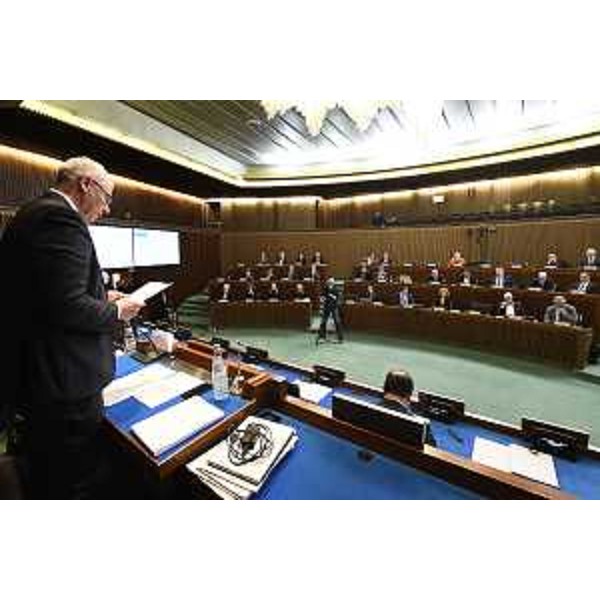 L'Aula ascolta l'intervento del presidente Bordin - L'Aula ascolta l'intervento del presidente Bordin