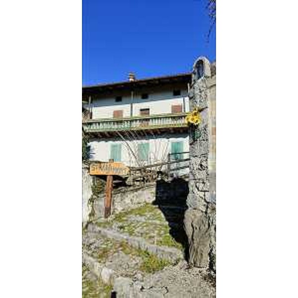 Il ripristino del percorso a cura degli operai del servizio sistemazioni idraulico-forestali della Direzione centrale risorse forestali - Il ripristino del percorso a cura degli operai del servizio sistemazioni idraulico-forestali della Direzione centrale risorse forestali