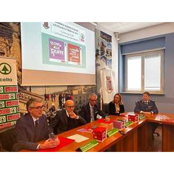 L'intervento dellassessore alla Sicurezza Pierpaolo Roberti nel corso della presentazione della collaborazione tra la Polizia di Stato e la Despar Nord. - L'intervento dellassessore alla Sicurezza Pierpaolo Roberti nel corso della presentazione della collaborazione tra la Polizia di Stato e la Despar Nord.