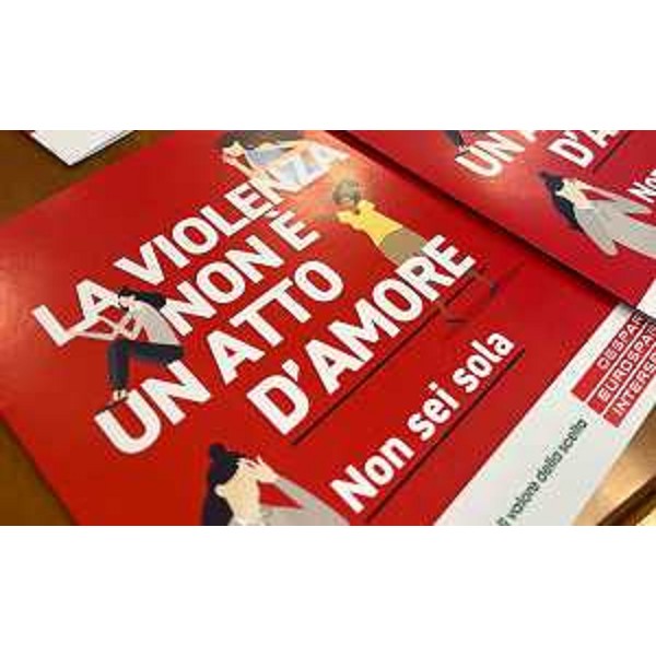 La brochure denominata "La violenza non è un atto damore - Non sei sola". - La brochure denominata "La violenza non è un atto damore - Non sei sola".