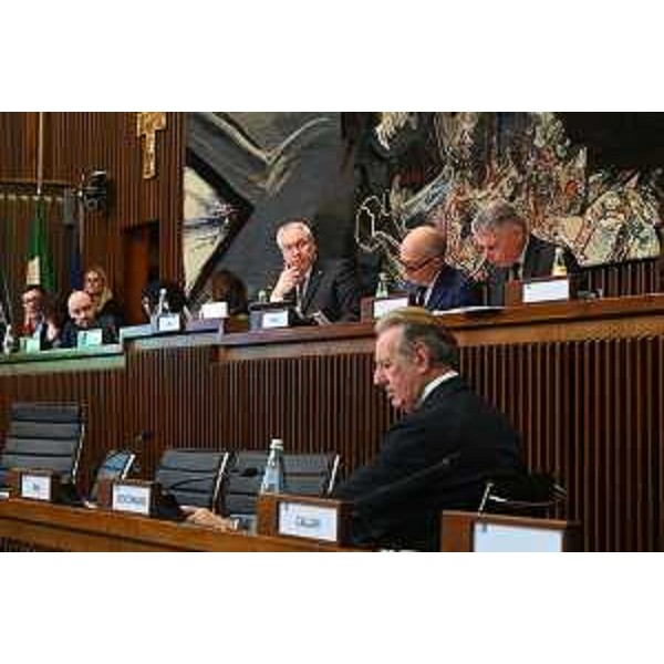 L'assessore Fabio Scoccimarro e, in alto, il presidente del Consiglio regionale Mauro Bordin - L'assessore Fabio Scoccimarro e, in alto, il presidente del Consiglio regionale Mauro Bordin