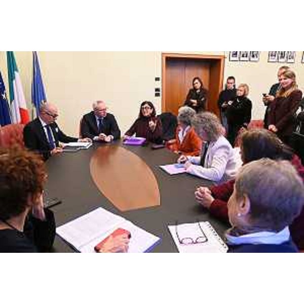 I sostenitori della petizione illustrato le ragioni della raccolta firme per la riapertura dei consulturi di Trieste - I sostenitori della petizione illustrato le ragioni della raccolta firme per la riapertura dei consulturi di Trieste 