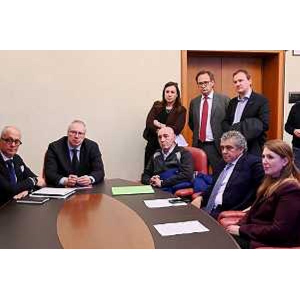 Alcuni dei consiglieri regionali presenti alla consegna della petizione sul Nodo di Udine - Alcuni dei consiglieri regionali presenti alla consegna della petizione sul Nodo di Udine