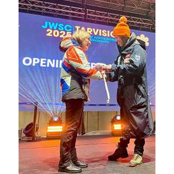 L'assessore Zilli alla cerimonia di apertura dei Campionati Mondiali Juniores di Sci Alpino 2025 di Tarvisio (FIS Alpine Junior World Ski Championships JWSC) - L'assessore Zilli alla cerimonia di apertura dei Campionati Mondiali Juniores di Sci Alpino 2025 di Tarvisio (FIS Alpine Junior World Ski Championships JWSC)