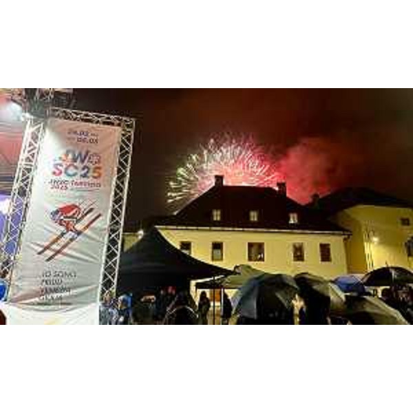 I fuochi d'artificio che hanno segnato l'avvio dei Campionati Mondiali Juniores di Sci Alpino 2025 di Tarvisio (FIS Alpine Junior World Ski) - I fuochi d'artificio che hanno segnato l'avvio dei Campionati Mondiali Juniores di Sci Alpino 2025 di Tarvisio (FIS Alpine Junior World Ski)