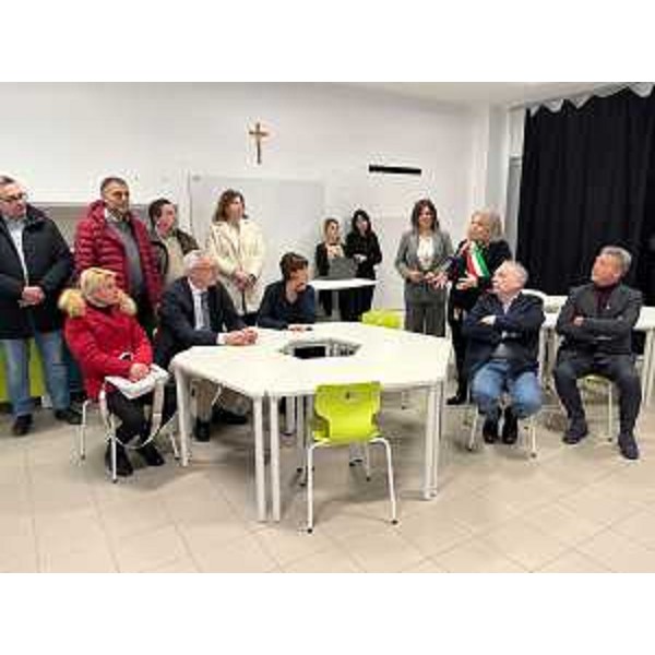 Lassessore regionale allIstruzione e famiglia Alessia Rosolen in occasione della doppia inaugurazione delle aule immersive dellIstituto comprensivo Palazzolo  Rivignano Teor, con sede a Palazzolo dello Stella e dellIstituto comprensivo Luigi Sbaiz a Muzzana del Turgnano, alla quale hanno partecipato, tra gli altri, i sindaci di Palazzolo dello Stella Franco DAltilia, di Muzzana Genziana Buffon, di Rivignano Teor Fabrizio Mattiussi, e il presidente del Consiglio regionale Mauro Bordin. - Lassessore regionale allIstruzione e famiglia Alessia Rosolen in occasione della doppia inaugurazione delle aule immersive dellIstituto comprensivo Palazzolo  Rivignano Teor, con sede a Palazzolo dello Stella e dellIstituto comprensivo Luigi Sbaiz a Muzzana del Turgnano, alla quale hanno partecipato, tra gli altri, i sindaci di Palazzolo dello Stella Franco DAltilia, di Muzzana Genziana Buffon, di Rivignano Teor Fabrizio Mattiussi, e il presidente del Consiglio regionale Mauro Bordin.