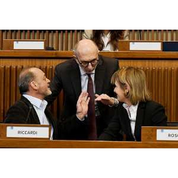 L'assessore regionale alla Salute, Riccardo Riccardi, tra i direttori Poggiana e Tosolini - L'assessore regionale alla Salute, Riccardo Riccardi, tra i direttori Poggiana e Tosolini