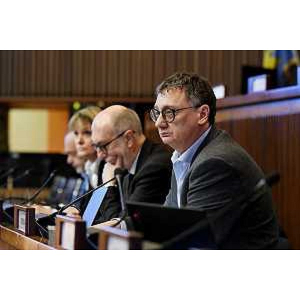 Carlo Bolzonello (Fp), presidente della III Commissione, accanto all'assessore alla Salute, Riccardo Riccardi - Carlo Bolzonello (Fp), presidente della III Commissione, accanto all'assessore alla Salute, Riccardo Riccardi