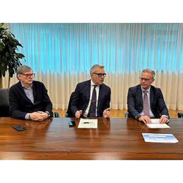 L'assessore regionale Bini alla presentazione a Udine del nuovo strumento per gli artigiani con il presidente della Camera di commercio Pn-Ud e vicepresidente nazionale Confcommercio Giovanni Da Pozzo e il direttore di Confidi Friuli Stefano Bravo - L'assessore regionale Bini alla presentazione a Udine del nuovo strumento per gli artigiani con il presidente della Camera di commercio Pn-Ud e vicepresidente nazionale Confcommercio Giovanni Da Pozzo e il direttore di Confidi Friuli Stefano Bravo