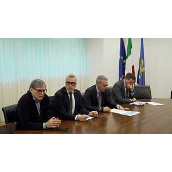 L'assessore regionale Bini alla presentazione a Udine del nuovo strumento per gli artigiani con il presidente della Camera di commercio Pn-Ud e vicepresidente nazionale Confcommercio Giovanni Da Pozzo e il direttore di Confidi Friuli Stefano Bravo - L'assessore regionale Bini alla presentazione a Udine del nuovo strumento per gli artigiani con il presidente della Camera di commercio Pn-Ud e vicepresidente nazionale Confcommercio Giovanni Da Pozzo e il direttore di Confidi Friuli Stefano Bravo