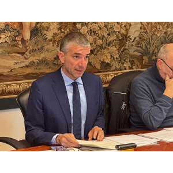 L'assessore Roberti nel corso della seduta di Giunta - L'assessore Roberti nel corso della seduta di Giunta