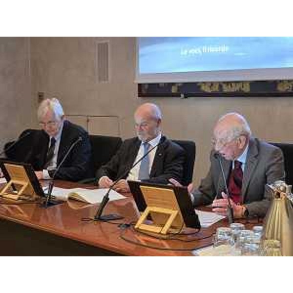 Il giornalista Roberto Collini; il presidente della Fondazione Carigo, Alberto Bergamin: il presidente di Anffas, Mario Brancati - Il giornalista Roberto Collini; il presidente della Fondazione Carigo, Alberto Bergamin: il presidente di Anffas, Mario Brancati