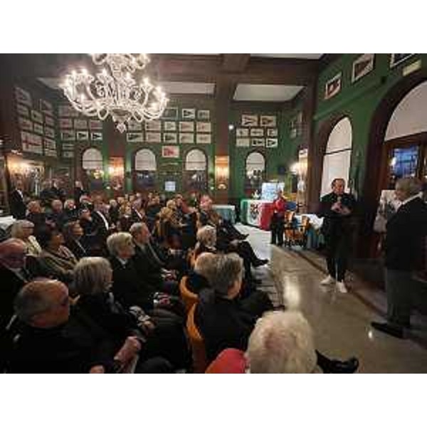 L'assessore regionale Fabio Scoccimarro parla alla platea dello Yacht Club Adriaco - L'assessore regionale Fabio Scoccimarro parla alla platea dello Yacht Club Adriaco