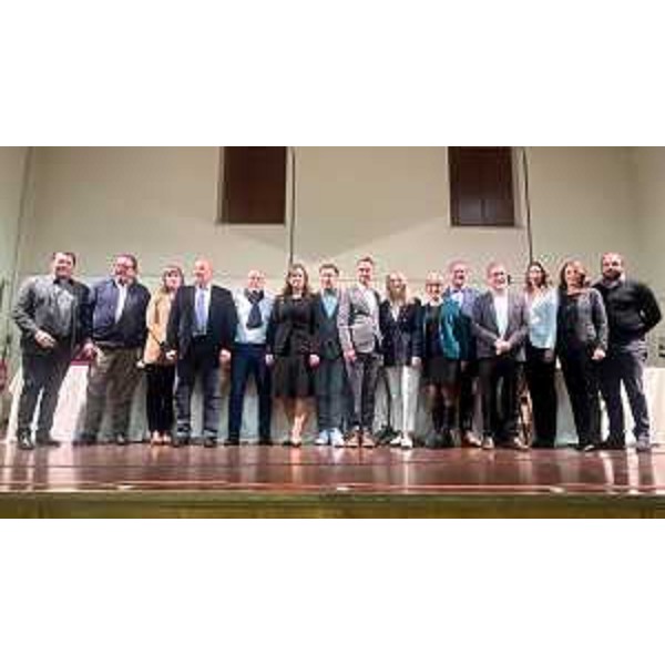 L'assessore alle Finanze del Friuli Venezia Giulia Barbara Zilli (sesta da destra) a Treppo Grande al Consiglio comunale che ha conferito la cittadinanza onoraria alla Memoria di Enzo Cainero - L'assessore alle Finanze del Friuli Venezia Giulia Barbara Zilli (sesta da destra) a Treppo Grande al Consiglio comunale che ha conferito la cittadinanza onoraria alla Memoria di Enzo Cainero