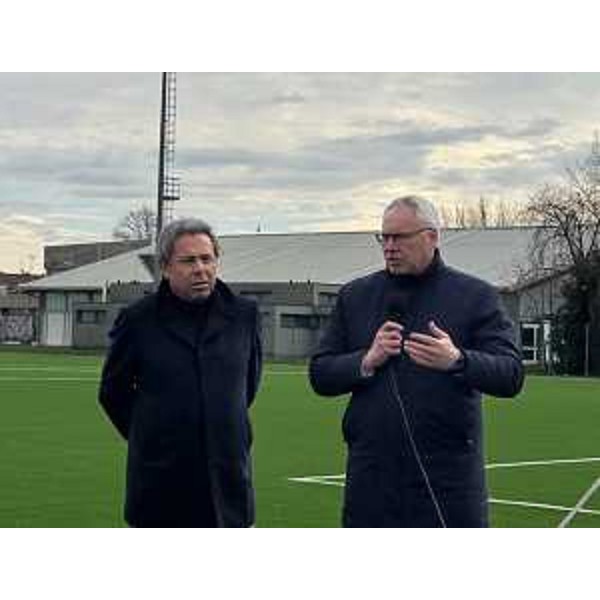 Da destra: il presidente del Consiglio regionale del Friuli Venezia Giulia, Mauro Bordin e il presidente del Comitato regionale della Figc Lnd, Ermes Canciani - Da destra: il presidente del Consiglio regionale del Friuli Venezia Giulia, Mauro Bordin e il presidente del Comitato regionale della Figc Lnd, Ermes Canciani