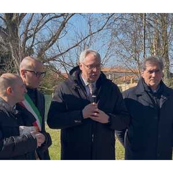 Il presidente Mauro Bordin interviene all'intitolazione della targa al cav. Giacomo Perosa, a Latisanotta (Latisana) - Il presidente Mauro Bordin interviene all'intitolazione della targa al cav. Giacomo Perosa, a Latisanotta (Latisana)