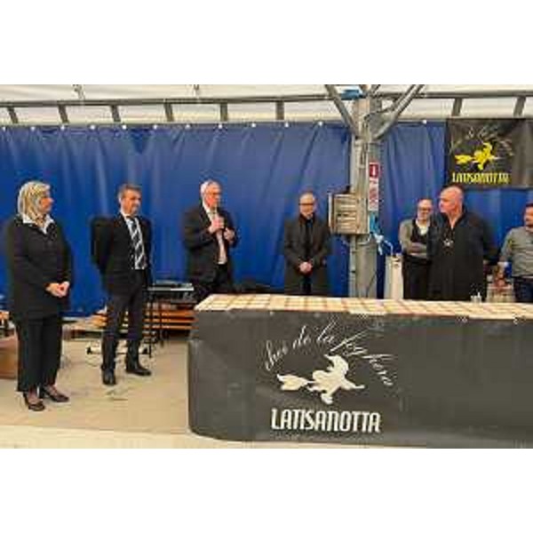 Un momento della festa per i 40 anni dell'associzione Chei de la Foghera di Latisanotta - Un momento della festa per i 40 anni dell'associzione Chei de la Foghera di Latisanotta