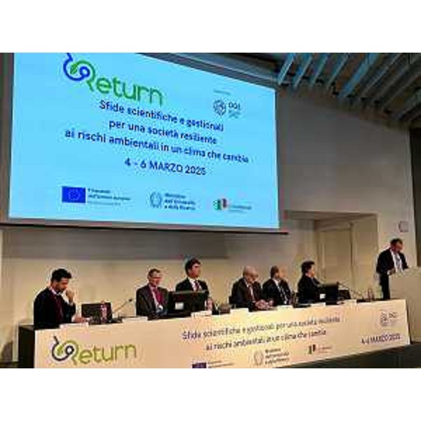 L'assessore regionale alle Difesa dell'ambiente, sviluppo sostenibile ed energia Fabio Scoccimarro al convegno "Sfide scientifiche e gestionali per una società resiliente ai rischi ambientali in un clima che cambia", organizzato da Ogs - Istituto nazionale di oceanografia e di geofisica sperimentale nell'ambito del progetto Return sui cambiamenti climatici. - L'assessore regionale alle Difesa dell'ambiente, sviluppo sostenibile ed energia Fabio Scoccimarro al convegno "Sfide scientifiche e gestionali per una società resiliente ai rischi ambientali in un clima che cambia", organizzato da Ogs - Istituto nazionale di oceanografia e di geofisica sperimentale nell'ambito del progetto Return sui cambiamenti climatici.