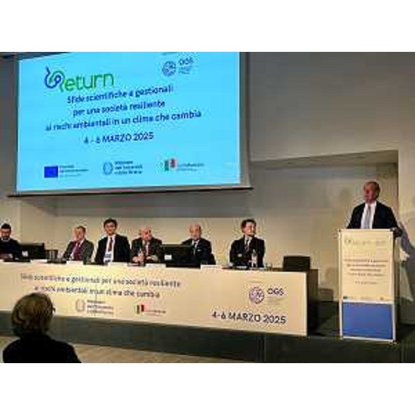 L'assessore regionale alle Difesa dell'ambiente, sviluppo sostenibile ed energia Fabio Scoccimarro al convegno "Sfide scientifiche e gestionali per una società resiliente ai rischi ambientali in un clima che cambia", organizzato da Ogs - Istituto nazionale di oceanografia e di geofisica sperimentale nell'ambito del progetto Return sui cambiamenti climatici. - L'assessore regionale alle Difesa dell'ambiente, sviluppo sostenibile ed energia Fabio Scoccimarro al convegno "Sfide scientifiche e gestionali per una società resiliente ai rischi ambientali in un clima che cambia", organizzato da Ogs - Istituto nazionale di oceanografia e di geofisica sperimentale nell'ambito del progetto Return sui cambiamenti climatici.