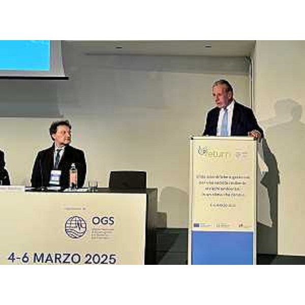 L'assessore regionale alle Difesa dell'ambiente, sviluppo sostenibile ed energia Fabio Scoccimarro al convegno "Sfide scientifiche e gestionali per una società resiliente ai rischi ambientali in un clima che cambia", organizzato da Ogs - Istituto nazionale di oceanografia e di geofisica sperimentale nell'ambito del progetto Return sui cambiamenti climatici. - L'assessore regionale alle Difesa dell'ambiente, sviluppo sostenibile ed energia Fabio Scoccimarro al convegno "Sfide scientifiche e gestionali per una società resiliente ai rischi ambientali in un clima che cambia", organizzato da Ogs - Istituto nazionale di oceanografia e di geofisica sperimentale nell'ambito del progetto Return sui cambiamenti climatici.