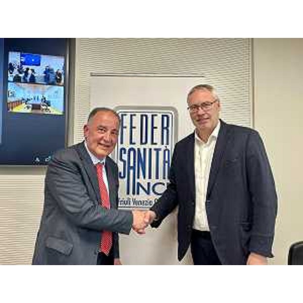 Mauro Bordin, presidente del Cr Fvg (a destra nella foto), con il rieletto presidente di Federsanità Anci Fvg, Giuseppe Napoli - Mauro Bordin, presidente del Cr Fvg (a destra nella foto), con il rieletto presidente di Federsanità Anci Fvg, Giuseppe Napoli