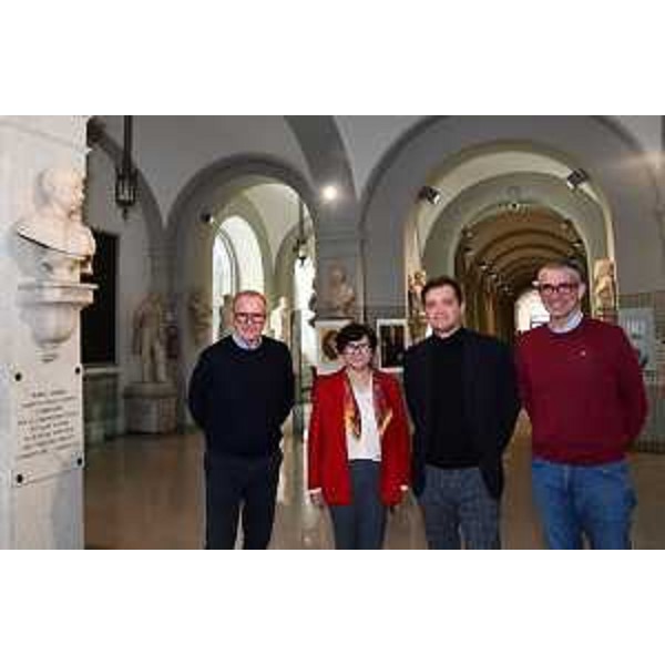 Lassessore alle Autonomie locali Pierpaolo Roberti (primo a destra) insieme ai vertici dell'Itis - Lassessore alle Autonomie locali Pierpaolo Roberti (primo a destra) insieme ai vertici dell'Itis