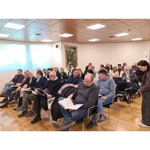 I partecipanti alla presentazione dei due rapporti dell'Agenzia regionale per lo sviluppo rurale aventi su "Prime valutazioni 2024 sull'andamento del settore agroalimentare in Friuli Venezia Giulia" e "Produzione di latte vaccino in Friuli Venezia Giulia" - I partecipanti alla presentazione dei due rapporti dell'Agenzia regionale per lo sviluppo rurale aventi su "Prime valutazioni 2024 sull'andamento del settore agroalimentare in Friuli Venezia Giulia" e "Produzione di latte vaccino in Friuli Venezia Giulia"