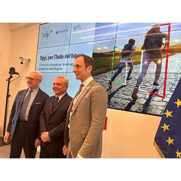 Da destra, Il governatore Massimiliano Fedriga, l'amministratore delegato di Cdp Dario Scannapieco e il presidente di Anfir Michele Vietti - Da destra, Il governatore Massimiliano Fedriga, l'amministratore delegato di Cdp Dario Scannapieco e il presidente di Anfir Michele Vietti
