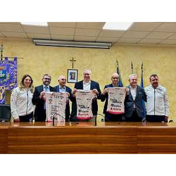 Il presidente del Cr, Mauro Bordin (al centro= con lo staff della Cda Talmassos - Il presidente del Cr, Mauro Bordin (al centro= con lo staff della Cda Talmassos