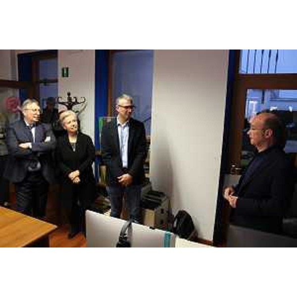 L'assessore Roberti nella visita alla redazione del Novi Glas di Gorizia - L'assessore Roberti nella visita alla redazione del Novi Glas di Gorizia 