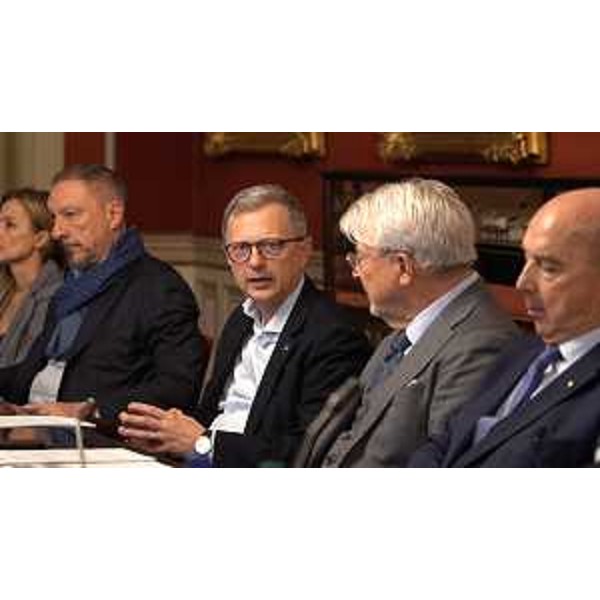 Lassessore regionale alle Risorse agroalimentari, forestali, ittiche Stefano Zannier a Trieste assieme al presidente della Camera di commercio Venezia Giulia Antonio Paoletti alla presentazione della diciassettesima edizione di Olio Capitale - Lassessore regionale alle Risorse agroalimentari, forestali, ittiche Stefano Zannier a Trieste assieme al presidente della Camera di commercio Venezia Giulia Antonio Paoletti alla presentazione della diciassettesima edizione di Olio Capitale