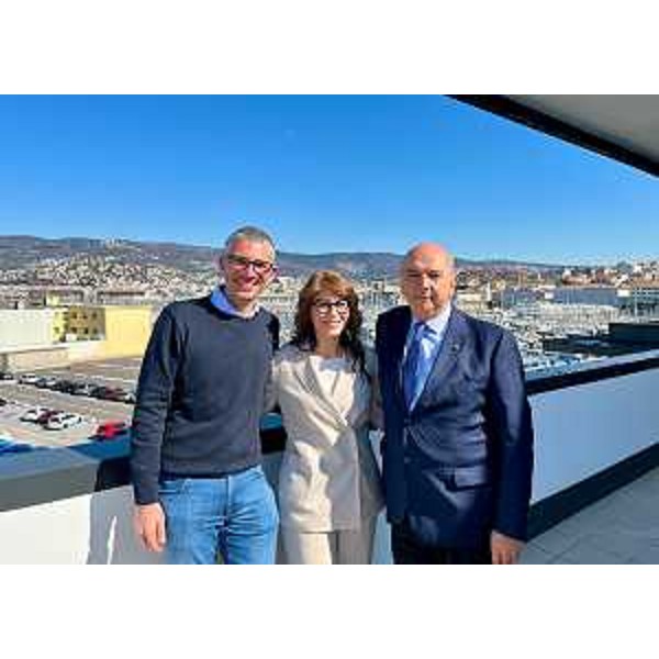 L'assessore regionale alle Autonomie locali Pierpaolo Roberti (a sinistra) all'inaugurazione della nuova sede di Esatto, assieme al sindaco di Trieste Roberto Dipiazza e alla presidente di Esatto Raffella Del Punta, - L'assessore regionale alle Autonomie locali Pierpaolo Roberti (a sinistra) all'inaugurazione della nuova sede di Esatto, assieme al sindaco di Trieste Roberto Dipiazza e alla presidente di Esatto Raffella Del Punta,